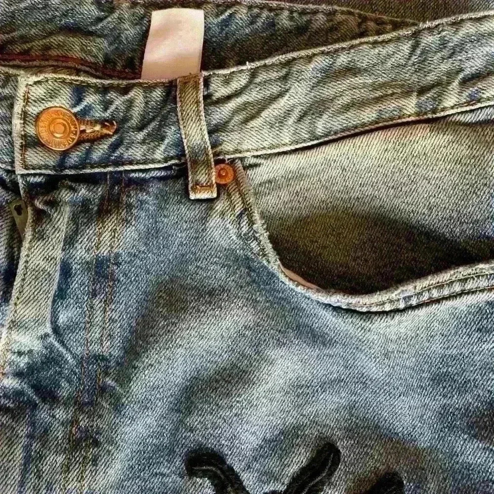 H&M &Denim Straight Leg High Waisted Embroidered/Distressed Jeans Sz 32 (US 0) - Picture 7 of 12